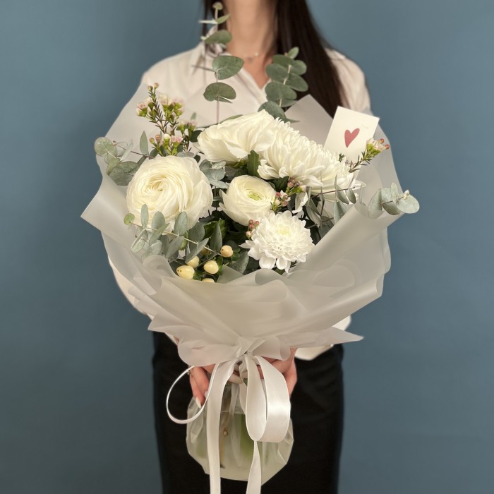 Нежный букет с ранункулюсами Белый шелк